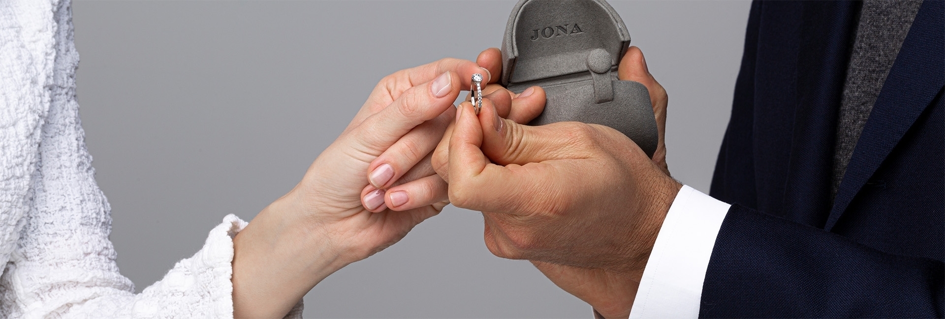 Engagement rings - Gifts for engagement - Alex Jona Jewelry